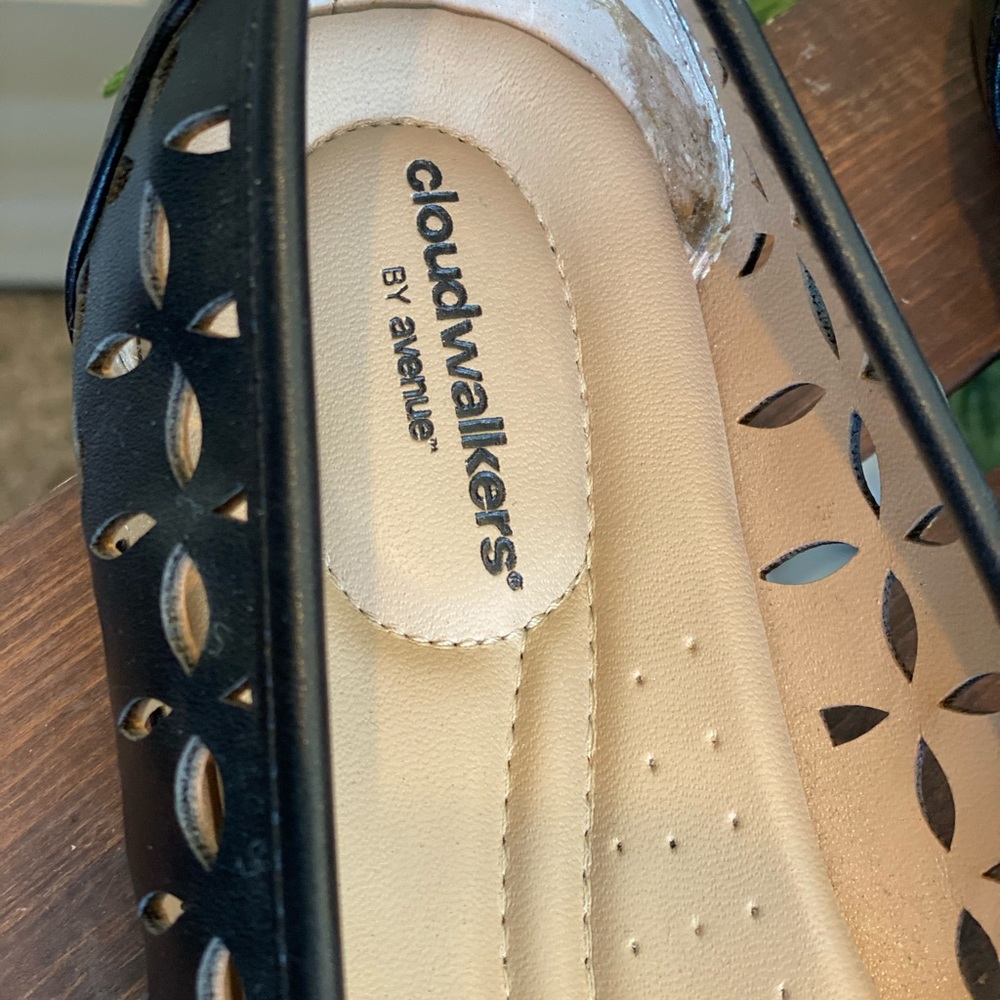 Like New! Comfortable Cloudwalker Cutout Flats - image 4